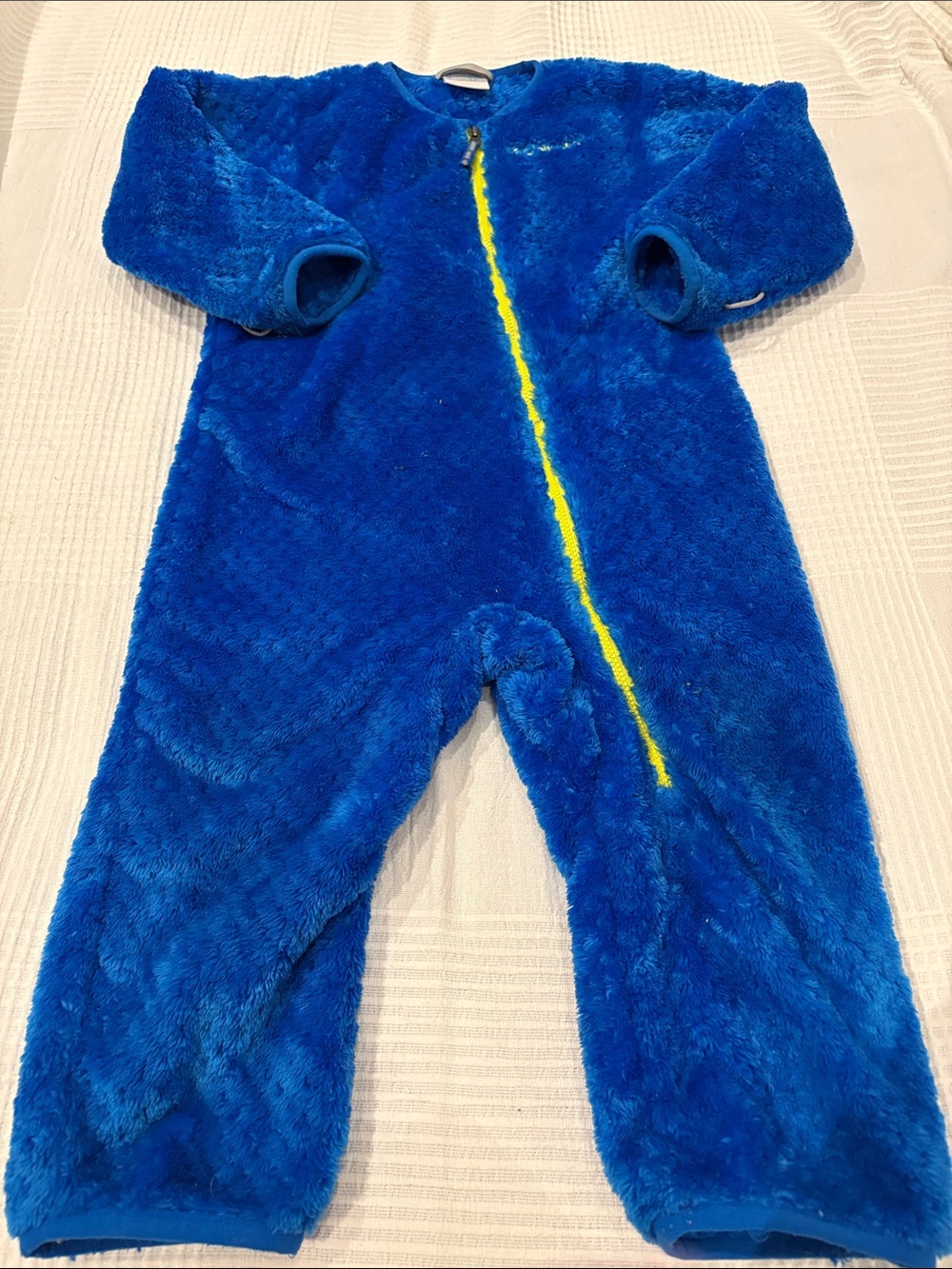 Columbia Blue Plush Kids One-Piece with Yellow Zip Accent
Size 18-24 months